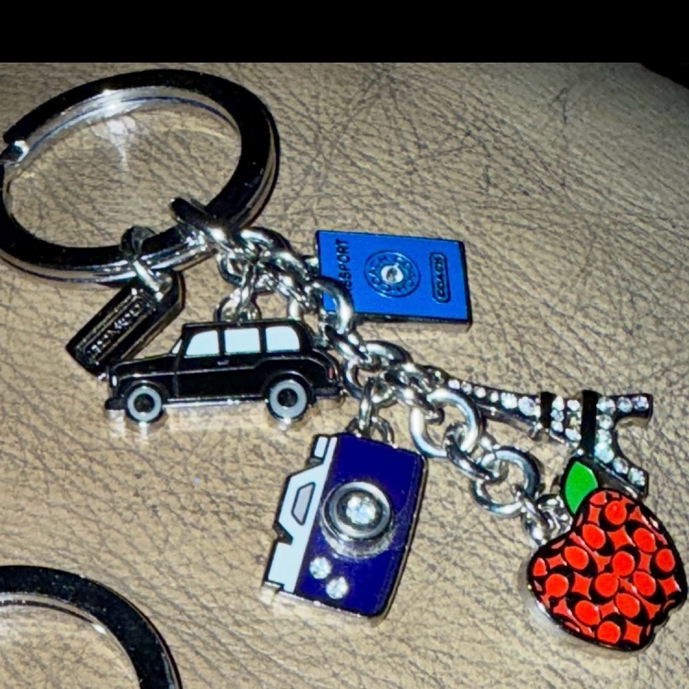 Vintage New Coach Travel Paris Eiffel Towee key chain